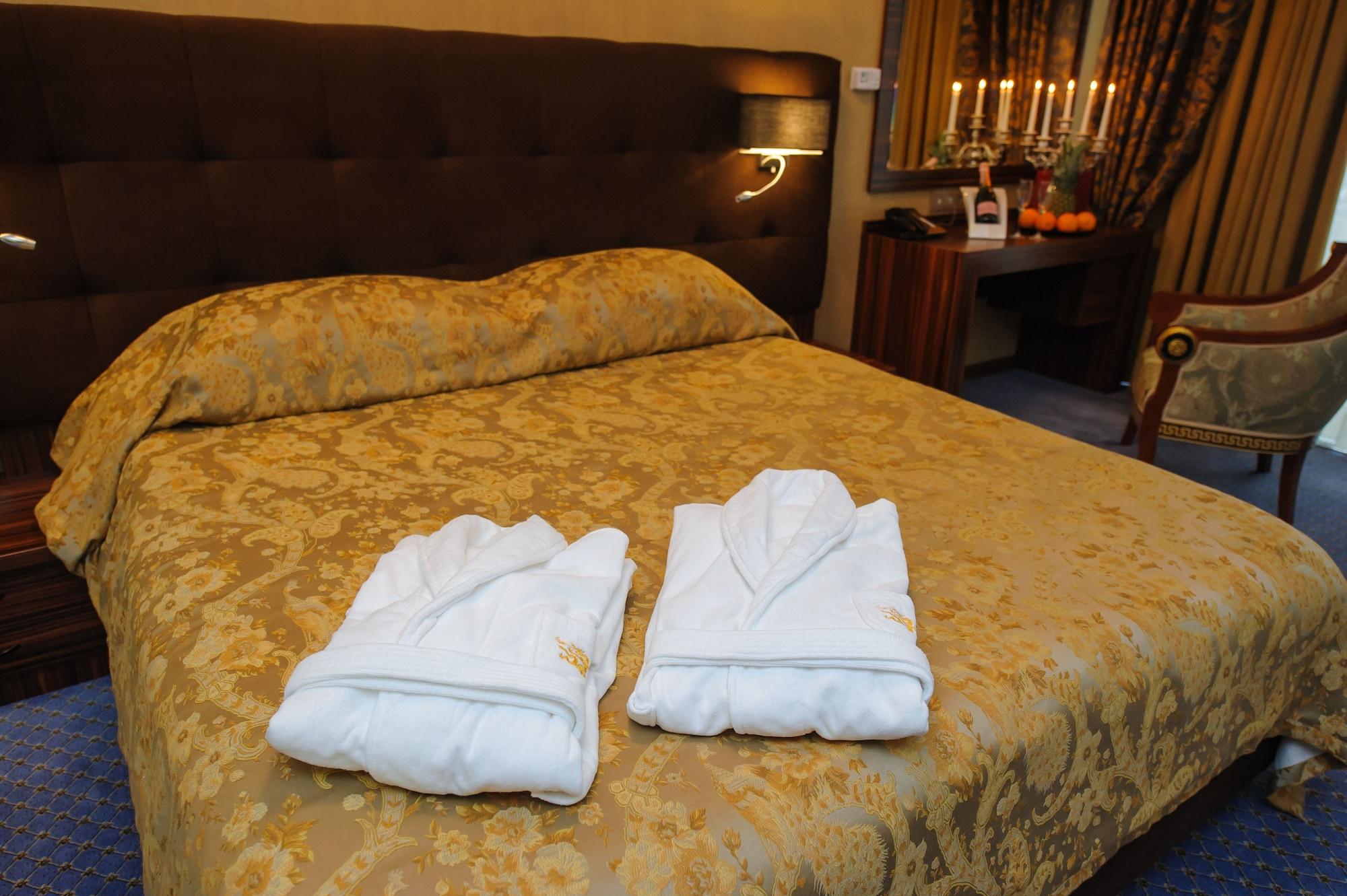 צ'יסינאו Hotel Royal Park מראה חיצוני תמונה