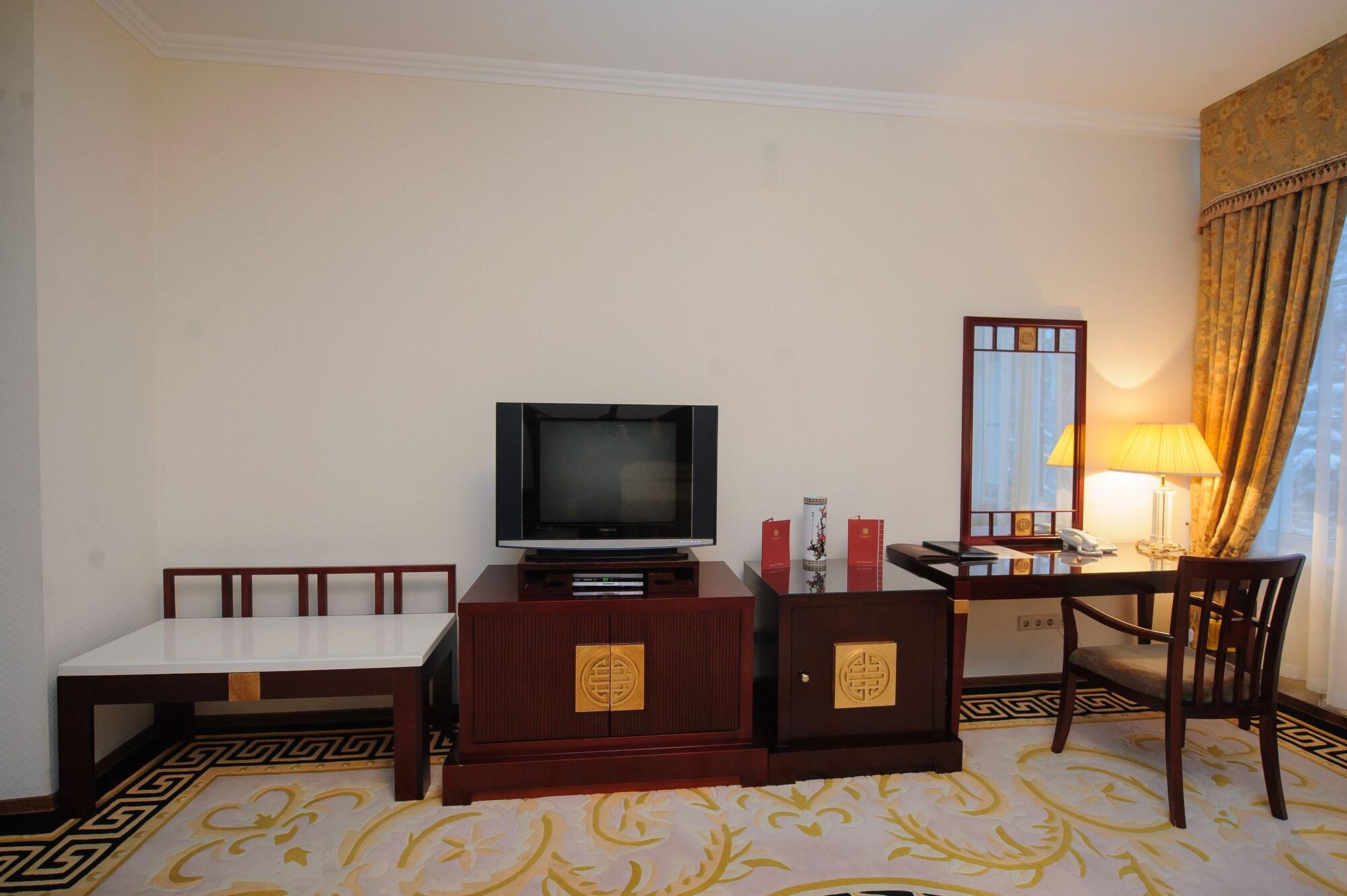 צ'יסינאו Hotel Royal Park מראה חיצוני תמונה