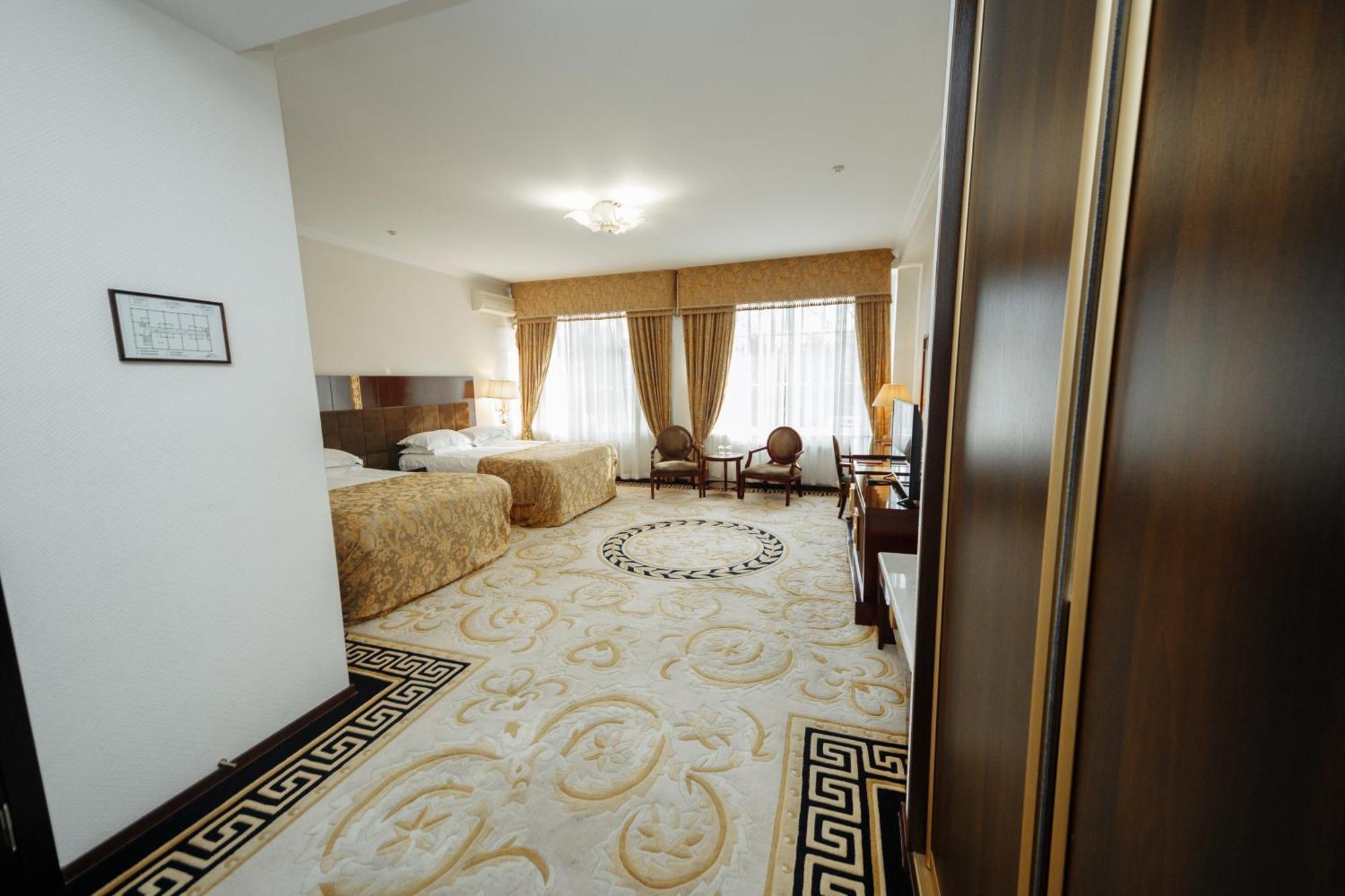 צ'יסינאו Hotel Royal Park מראה חיצוני תמונה