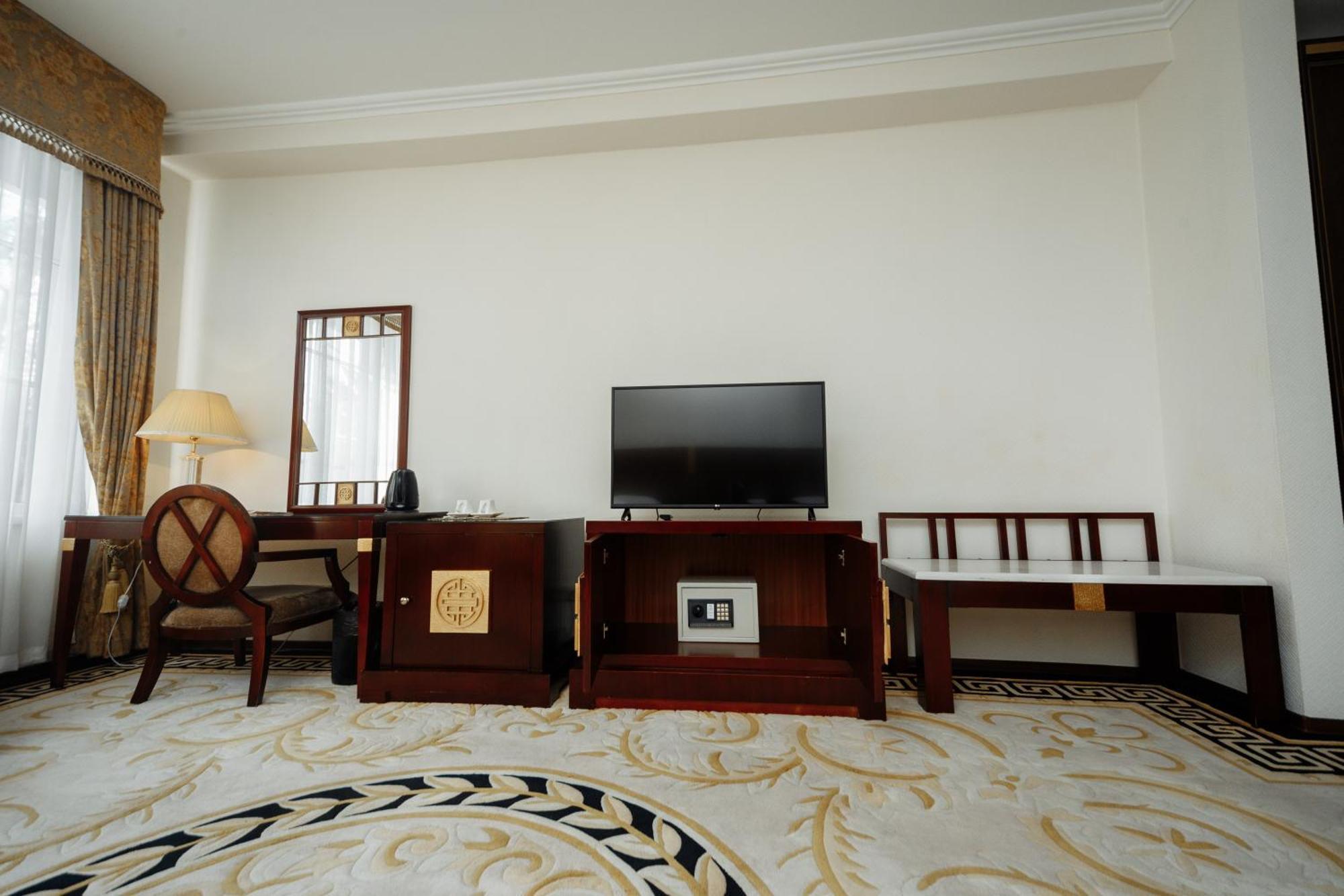 צ'יסינאו Hotel Royal Park מראה חיצוני תמונה