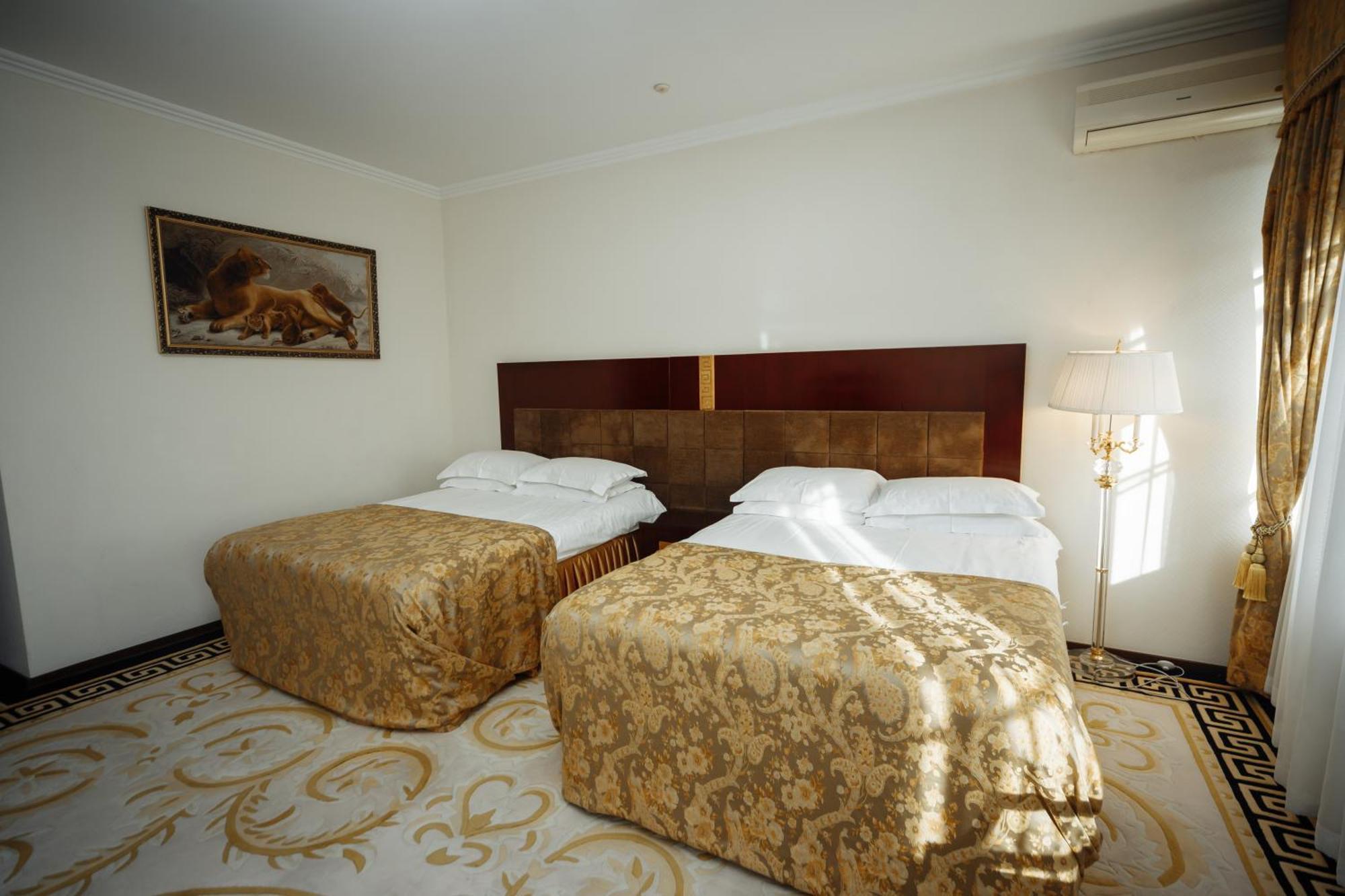 צ'יסינאו Hotel Royal Park מראה חיצוני תמונה