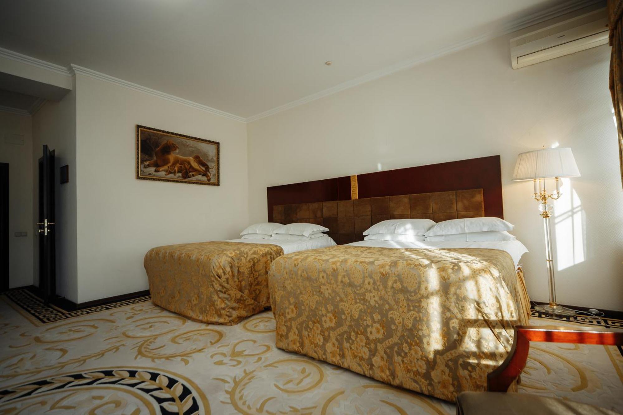 צ'יסינאו Hotel Royal Park מראה חיצוני תמונה