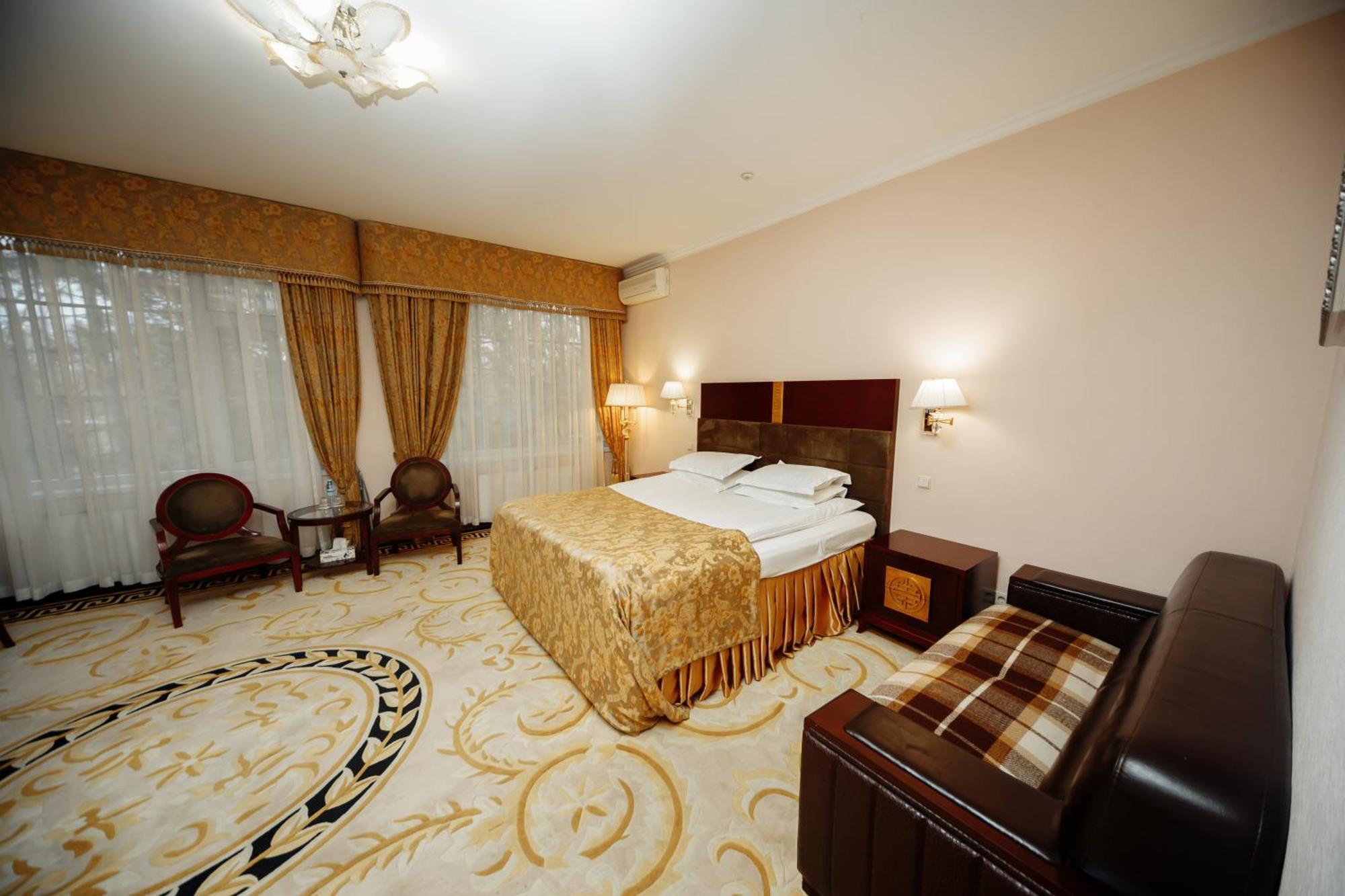 צ'יסינאו Hotel Royal Park מראה חיצוני תמונה