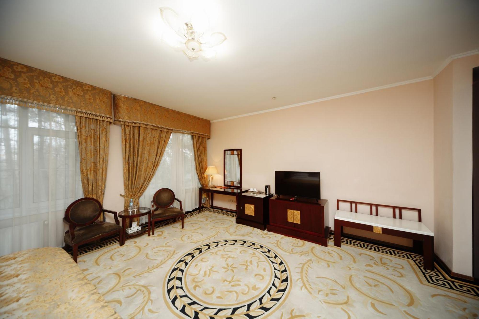 צ'יסינאו Hotel Royal Park מראה חיצוני תמונה