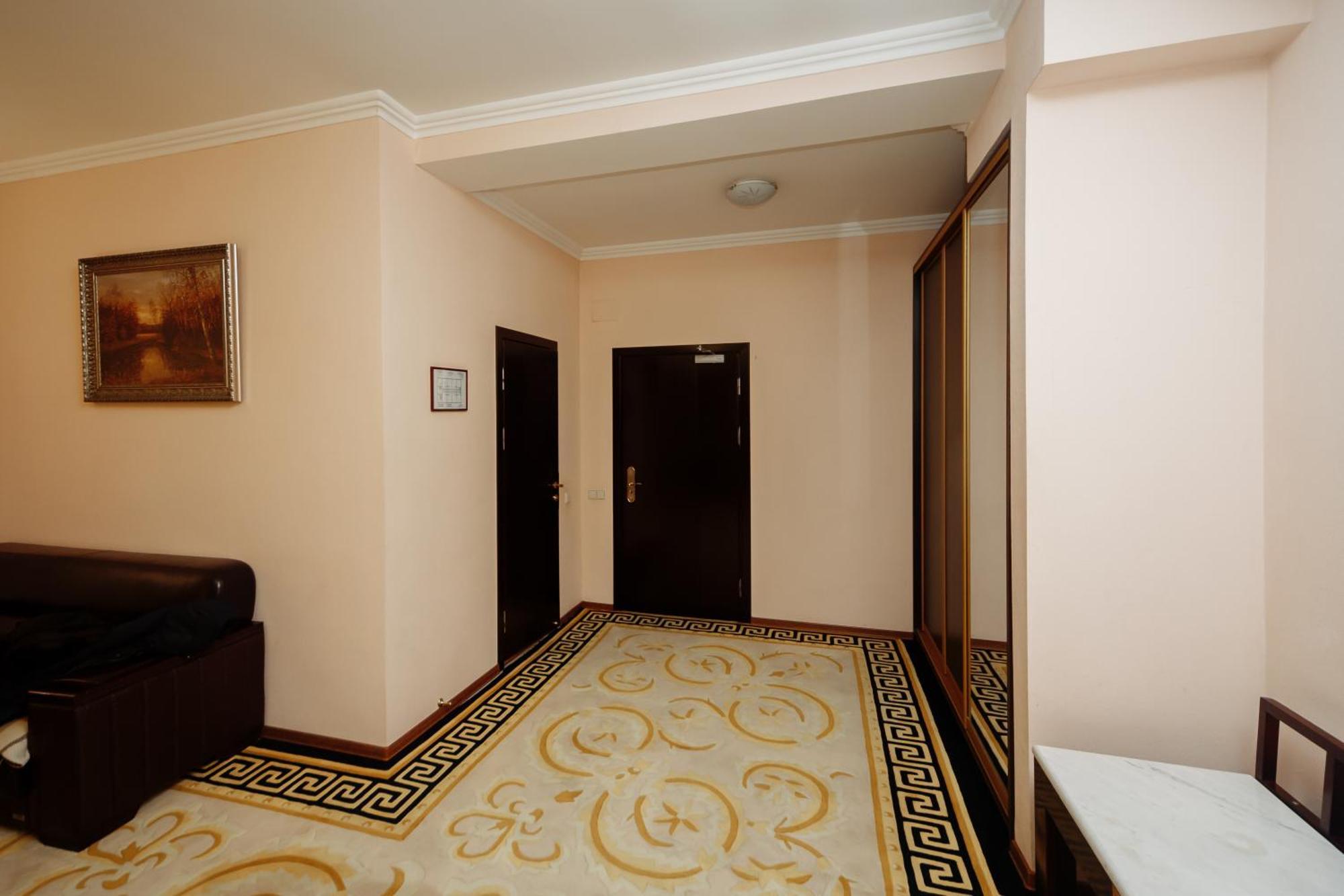 צ'יסינאו Hotel Royal Park מראה חיצוני תמונה