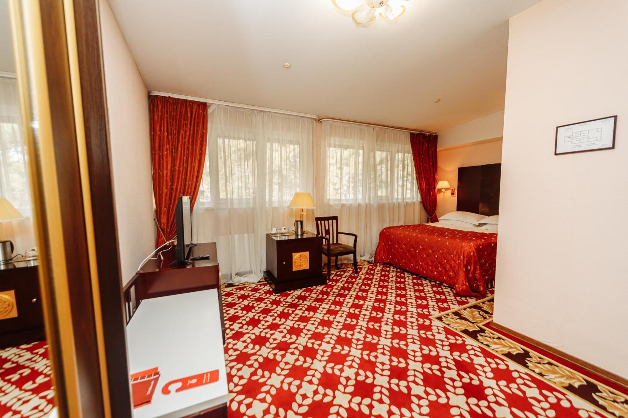 צ'יסינאו Hotel Royal Park מראה חיצוני תמונה